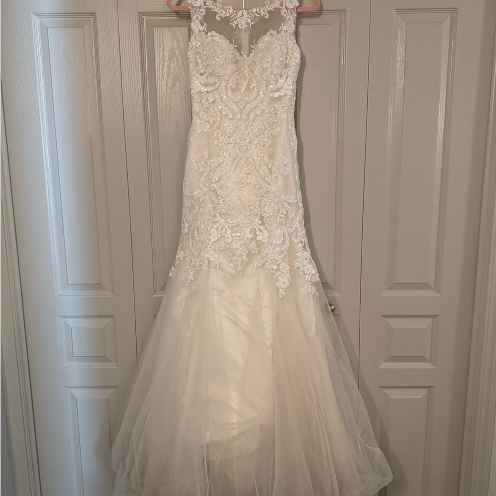 Elegant Lace Wedding Dress